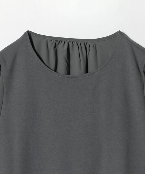 A DAY IN THE LIFE UNITED ARROWS(アデイインザライフユナイテッドアローズ)の「カット×サテン キャンディスリーブトップス <A DAY IN THE LIFE>(Tシャツ/カットソー・レディース・ナチュラル/ネイビー/ダークグレー・FREE)」の5枚目の写真