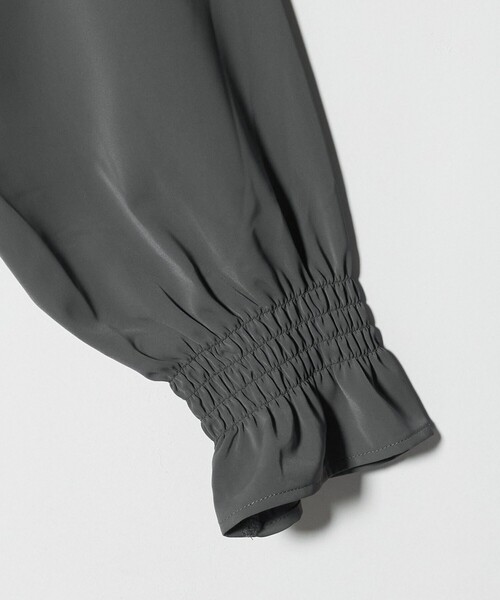 A DAY IN THE LIFE UNITED ARROWS(アデイインザライフユナイテッドアローズ)の「カット×サテン キャンディスリーブトップス <A DAY IN THE LIFE>(Tシャツ/カットソー・レディース・ナチュラル/ネイビー/ダークグレー・FREE)」の6枚目の写真