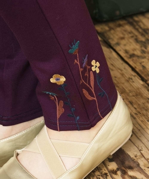 Jocomomola(ホコモモラ)の「フラワー刺繍入り裏起毛レギンスパンツ(その他パンツ・レディース・ブラック/カーキ/パープル・42/40)」の15枚目の写真