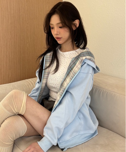 Vini(ヴィニ)の「チェックライニングジップアップパーカー(パーカー・レディース・ライトブルー/ネイビー/グレー・SMALL/MEDIUM/LARGE)」の2枚目の写真