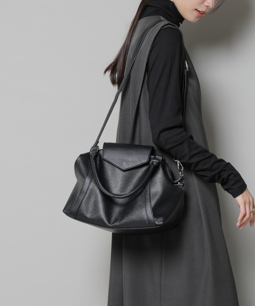 NANO universe（ナノユニバース）の「ショルダー付きフラップミニボストン（ショルダーバッグ・レディース・ブラック/ブラウン・F）」の2枚目の写真
