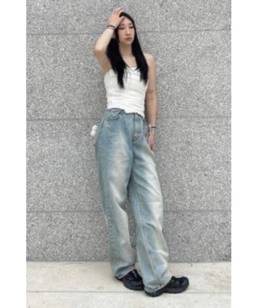 AVANDRESS(アバンドレス )の「BUCKLE WIDE DENIM PANTS WASHING LIGHT BLUE(デニムパンツ・レディース・その他・SMALL/MEDIUM/LARGE/X-LARGE/X-SMALL)」の17枚目の写真