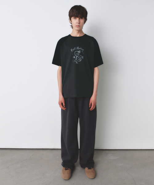 INSILENCE(インサイロンス)の「ラグラングラフィックTシャツ CHARCOAL(Tシャツ/カットソー・レディース・その他・SMALL/LARGE/MEDIUM)」の2枚目の写真