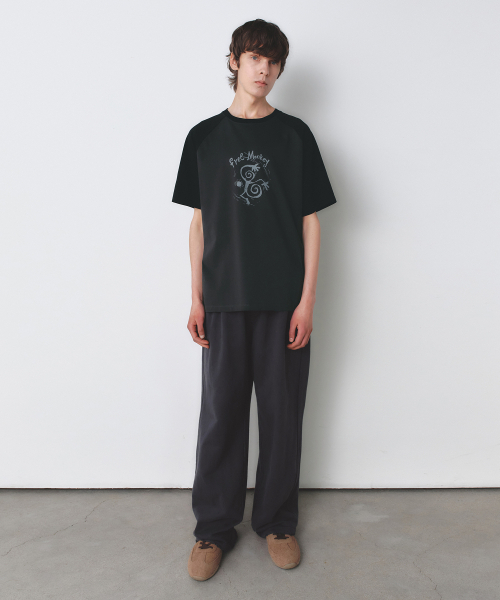 INSILENCE(インサイロンス)の「ラグラングラフィックTシャツ CHARCOAL(Tシャツ/カットソー・レディース・その他・SMALL/LARGE/MEDIUM)」の4枚目の写真