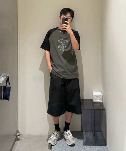 INSILENCE(インサイロンス)の「ラグラングラフィックTシャツ CHARCOAL(Tシャツ/カットソー・レディース・その他・SMALL/LARGE/MEDIUM)」の11枚目の写真