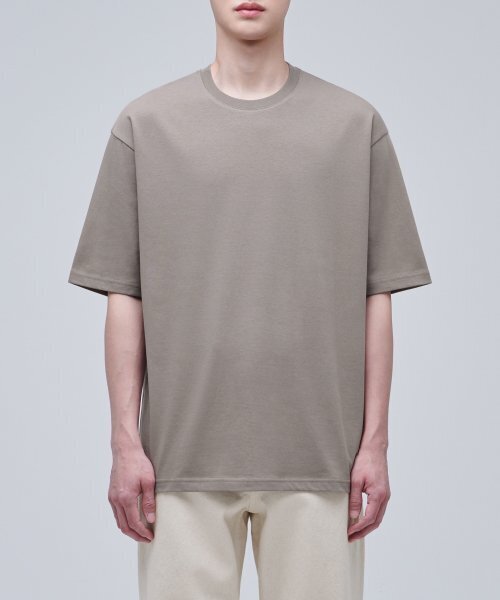 MUSINSA STANDARD（ムシンサスタンダード）の「リサイクルリラックスクルーネックTシャツ[ダスティベージュ]（Tシャツ/カットソー・メンズ・その他・SMALL/LARGE/XXX-LARGE）」の2枚目の写真