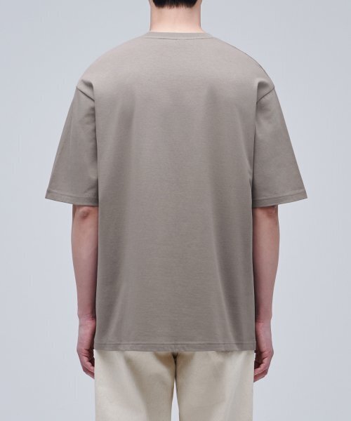 MUSINSA STANDARD（ムシンサスタンダード）の「リサイクルリラックスクルーネックTシャツ[ダスティベージュ]（Tシャツ/カットソー・メンズ・その他・SMALL/LARGE/XXX-LARGE）」の3枚目の写真