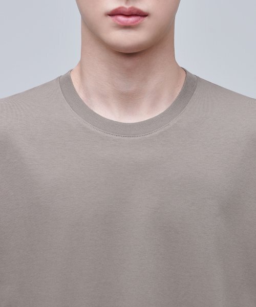 MUSINSA STANDARD（ムシンサスタンダード）の「リサイクルリラックスクルーネックTシャツ[ダスティベージュ]（Tシャツ/カットソー・メンズ・その他・SMALL/LARGE/XXX-LARGE）」の4枚目の写真