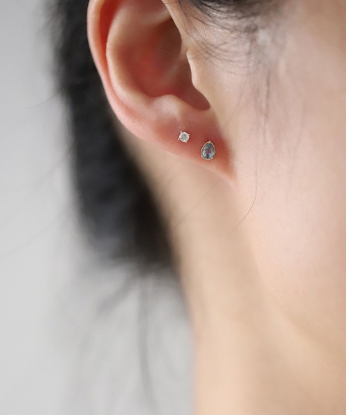 yu-ka（ユーカ）の「YU-KA:ドロップデザインミニピアス drop design mini pierce（ピアス（両耳用）・レディース・ゴールド・FREE）」の2枚目の写真