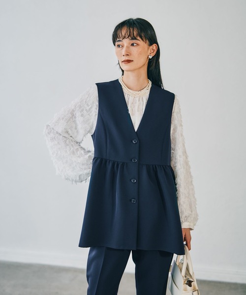 LEPSIM（レプシィム）の「【入卒式／セレモニー】Wクロス切り替えベスト　598356（その他アウター・レディース・ネイビー/グレイッシュベージュ/ブラック・FREE）」の3枚目の写真