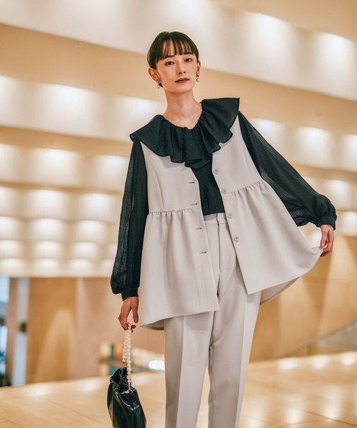 LEPSIM（レプシィム）の「【入卒式／セレモニー】Wクロス切り替えベスト　598356（その他アウター・レディース・ネイビー/グレイッシュベージュ/ブラック・FREE）」の19枚目の写真