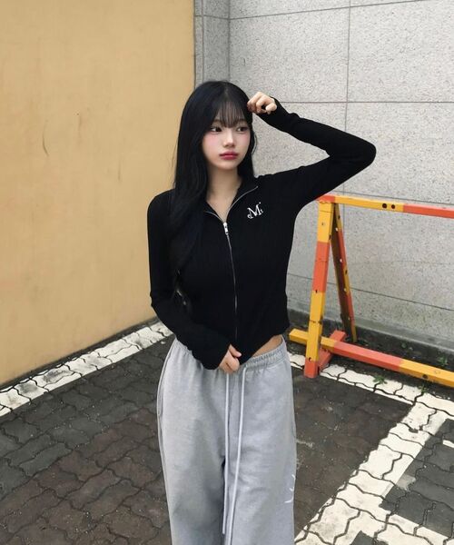 MUCENT(ムセント)の「オーキッドゴルジクロップニットジップアップ (7カラー)(ニット/セーター・レディース・Beige/ネイビー/グリーン/グレー/ブラック/アイボリー/スカイブルー・FREE)」の9枚目の写真
