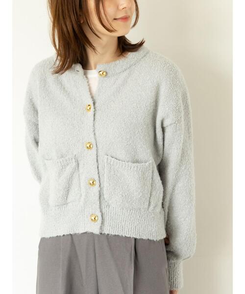 Te chichi TERRASSE（テチチテラス）の「ブークレ金釦クルーネックカーディガン（カーディガン/ボレロ・レディース・ブルー/グレー/ピンク/ベージュ・F）」の2枚目の写真