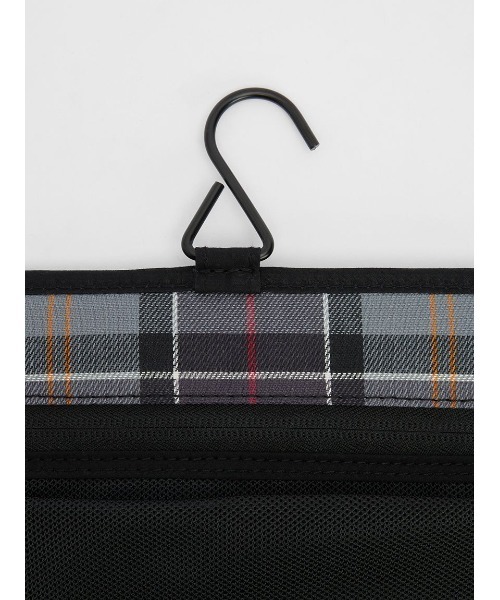 Barbour(バブアー)の「【TRANSPORT / トランスポート】 Hangウォッシュバッグ(ハンドバッグ・メンズ・ブラック・ONE SIZE)」の4枚目の写真