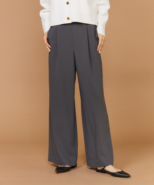 INED(イネド)の「Iラインイージーワイドパンツ(その他パンツ・レディース・カーキ/チャコールグレー・7号/9号/11号)」の1枚目の写真