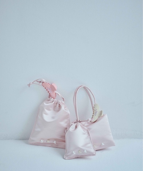 SEA（シー）の「SEAサテン巾着 M（クラッチバッグ・レディース・ピンク/ブラック・ONE SIZE）」の6枚目の写真