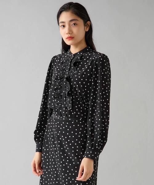 Tiara（ティアラ）の「ドットプリントフリルブラウス（シャツ/ブラウス・レディース・ブラック/ホワイト・FREE）」の2枚目の写真