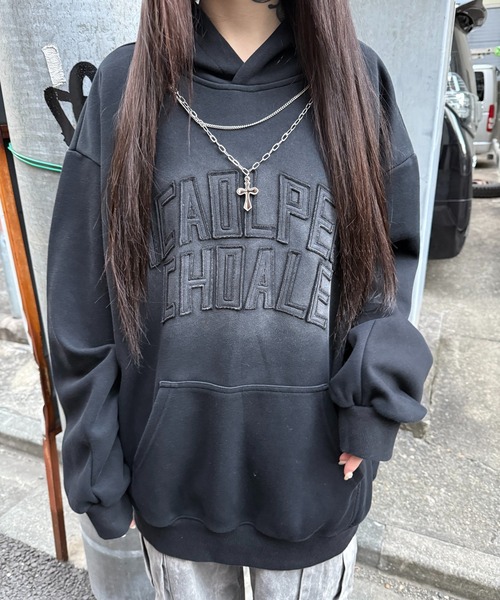 Figments(フィグメンツ)の「クロスネックレス付きパーカー(パーカー・レディース・ブラック・FREE)」の1枚目の写真