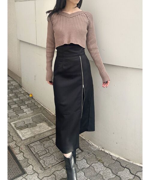 MURUA(ムルーア)の「ジップスリットAラインスカート(スカート・レディース・ベージュ/ブラック・1/2)」の11枚目の写真