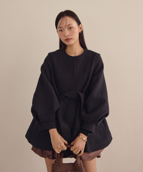 ACYM（アシーム）の「バルーンスリーブフレアコート（ノーカラー