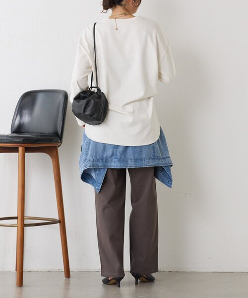 Jena espace merveilleux(ジェナ エスパスメルヴェイユ)の「裾ラウンドストレッチカットソー(Tシャツ/カットソー・レディース・ブラック/オフホワイト/チャコールグレー・FREE)」の6枚目の写真