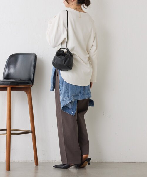 Jena espace merveilleux(ジェナ エスパスメルヴェイユ)の「裾ラウンドストレッチカットソー(Tシャツ/カットソー・レディース・ブラック/オフホワイト/チャコールグレー・FREE)」の7枚目の写真