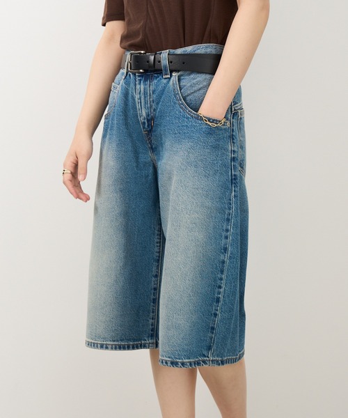 Levi's（リーバイス）の「【Levi’s】リーバイス デニムショーツ ジョーツ ハーフパンツ SUPER BAGGY JORTS（デニムパンツ・レディース・インディゴブルー/ブラック・25/26/27）」の3枚目の写真