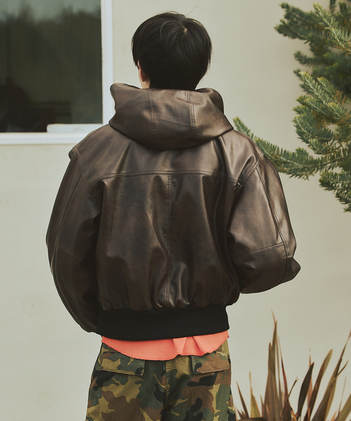 JOURNAL STANDARD(ジャーナルスタンダード)の「フェイクレザー ファイヤーマン フード ジャケット(その他アウター・メンズ・ブラウン/ブラック・LARGE/MEDIUM)」の4枚目の写真