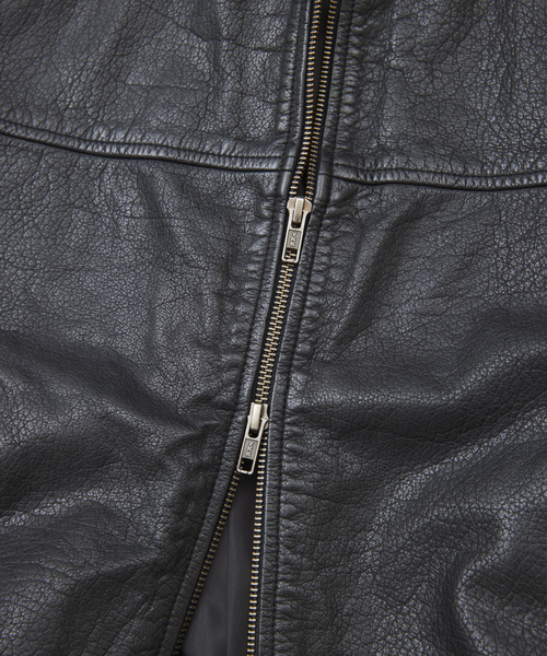JOURNAL STANDARD（ジャーナルスタンダード）の「バッファロー レザー ウォッシュ ジップ ブルゾン（ライダースジャケット・メンズ・ブラック・MEDIUM/LARGE）」の22枚目の写真