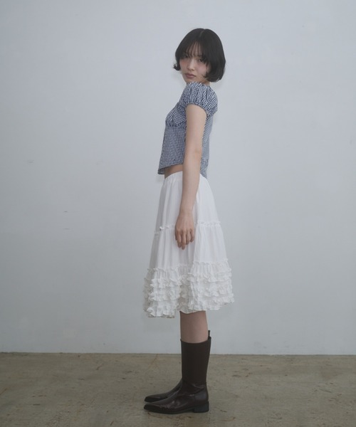 FEKETE(フェケテ)の「frill midi flared skirt / フリルボリュームスカート(スカート・レディース・ライトカーキ/ブラック/アイボリー・FREE)」の13枚目の写真