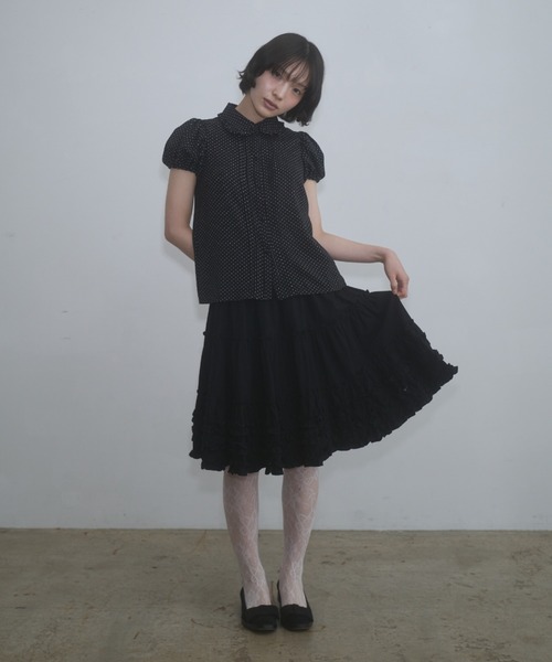 FEKETE(フェケテ)の「frill midi flared skirt / フリルボリュームスカート(スカート・レディース・ライトカーキ/ブラック/アイボリー・FREE)」の5枚目の写真