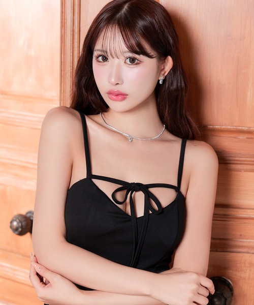 DAZZY(デイジー)の「胸元がセクシーなワンカラーデコルテリボンキャミソール 体型カバー Aライン ミニ丈 キャバドレス(ドレス・レディース・ブラック・S/M/L)」の7枚目の写真