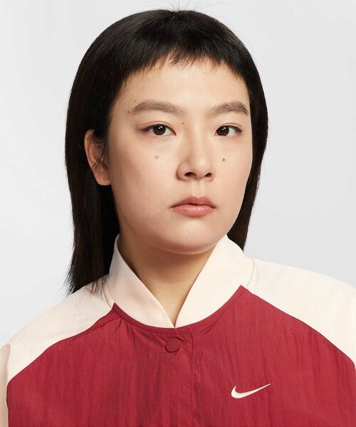 NIKE（ナイキ）の「ナイキ スポーツウェア ウィメンズ オーバーサイズド バーシティ ジャケット / Nike Sportswear Women's Oversized Varsity Jacket IF0333-613 Team Crimson（ブルゾン・レディース・レッド系その他・L/M/S/XL/XS）」の3枚目の写真