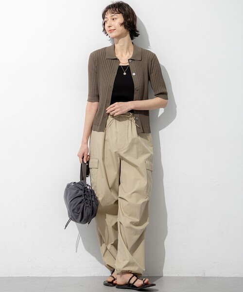 23区 L(ニジュウサンクオオキイサイズ)の「ハイカウントギャバ パラシュート カーゴパンツ(カーゴパンツ・レディース・ベージュ系/モスグリーン系・48/46/44)」の6枚目の写真