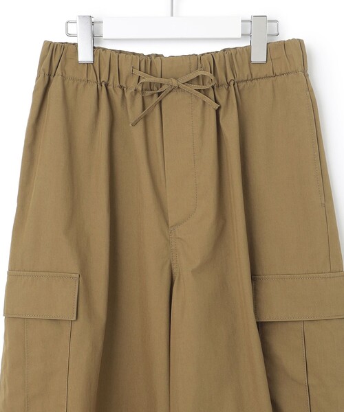 23区 L(ニジュウサンクオオキイサイズ)の「ハイカウントギャバ パラシュート カーゴパンツ(カーゴパンツ・レディース・ベージュ系/モスグリーン系・48/46/44)」の13枚目の写真