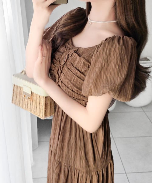 mily bilet(ミウィビレット)の「【mily bilet】甘さの中に、ほんのり大人っぽさを♪オフショル2wayギャザードッキングロングワンピース(ワンピース・レディース・ブラウン/アイボリー/ブラック・MEDIUM/SMALL/LARGE/X-LARGE)」の22枚目の写真