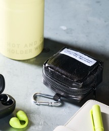 LAKOLE（ラコレ）の「メタリックカラビナ付きポーチ / 632322（ポーチ）」