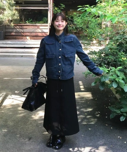 Lis ardent(リスアルダン)の「ノーカラーデニムジャケット/ゴールドボタンヴィンテージ風ショートアウター(ノーカラージャケット・レディース・ネイビー・M)」の10枚目の写真