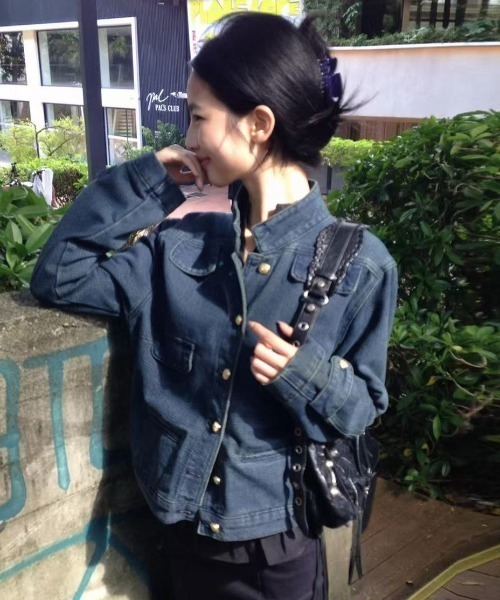 Lis ardent(リスアルダン)の「ノーカラーデニムジャケット/ゴールドボタンヴィンテージ風ショートアウター(ノーカラージャケット・レディース・ネイビー・M)」の8枚目の写真