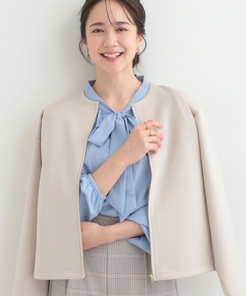 SHOO・LA・RUE（シューラルー）の「【セットアップ可/S－LL/なめらかタッチ】大人のきれいめスタイルに ノーカラージップブルゾン（ブルゾン・レディース・アイボリー/ネイビー/ナチュラル・04/03/02/01）」の2枚目の写真