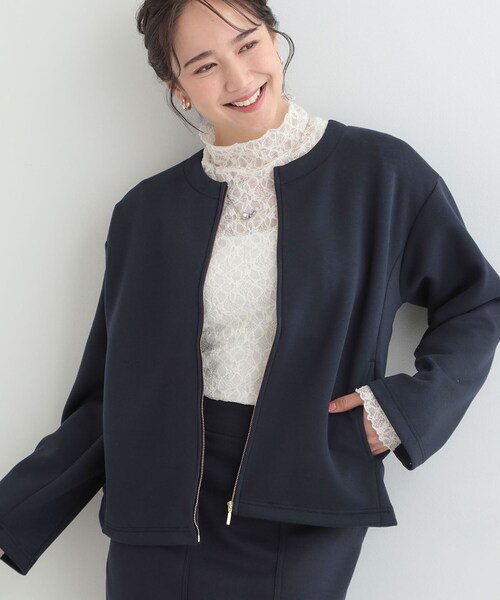 SHOO・LA・RUE（シューラルー）の「【セットアップ可/S－LL/なめらかタッチ】大人のきれいめスタイルに ノーカラージップブルゾン（ブルゾン・レディース・アイボリー/ネイビー/ナチュラル・04/03/02/01）」の3枚目の写真