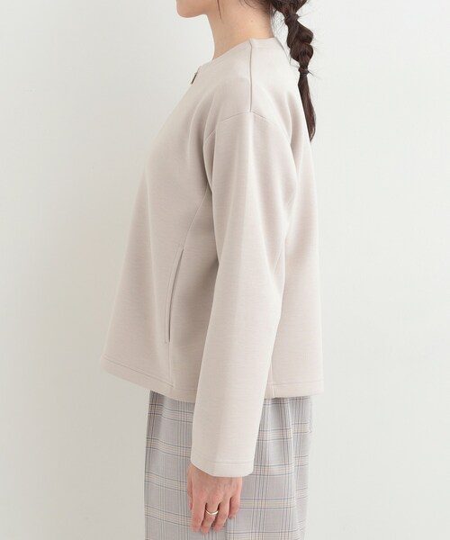 SHOO・LA・RUE（シューラルー）の「【セットアップ可/S－LL/なめらかタッチ】大人のきれいめスタイルに ノーカラージップブルゾン（ブルゾン・レディース・アイボリー/ネイビー/ナチュラル・04/03/02/01）」の17枚目の写真