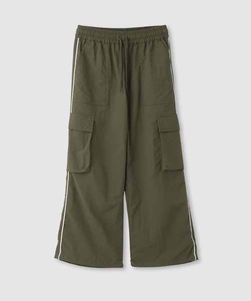 NAVY(ネイビー)の「NAVY サイドパイピング ナイロンカーゴパンツ(カーゴパンツ・キッズ・サックスブルー/カーキ/アイボリー/ブラック・120cm/160cm/150cm/140cm/130cm)」の3枚目の写真