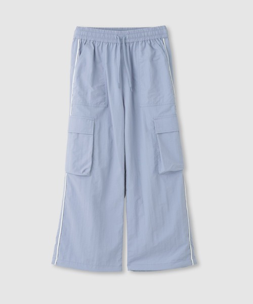 NAVY(ネイビー)の「NAVY サイドパイピング ナイロンカーゴパンツ(カーゴパンツ・キッズ・サックスブルー/カーキ/アイボリー/ブラック・120cm/160cm/150cm/140cm/130cm)」の4枚目の写真