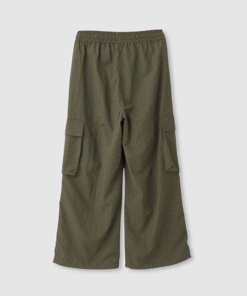 NAVY(ネイビー)の「NAVY サイドパイピング ナイロンカーゴパンツ(カーゴパンツ・キッズ・サックスブルー/カーキ/アイボリー/ブラック・120cm/160cm/150cm/140cm/130cm)」の5枚目の写真