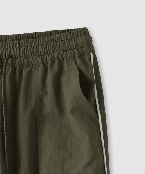 NAVY(ネイビー)の「NAVY サイドパイピング ナイロンカーゴパンツ(カーゴパンツ・キッズ・サックスブルー/カーキ/アイボリー/ブラック・120cm/160cm/150cm/140cm/130cm)」の7枚目の写真