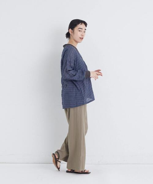 conges payes ADIEU TRISTESSE(コンジェ ペイエ アデュートリステス)の「シャーリングカーディガンシャツ(カーディガン/ボレロ・レディース・ベージュ系その他/ブルー系その他/ブラック系その他・38)」の12枚目の写真