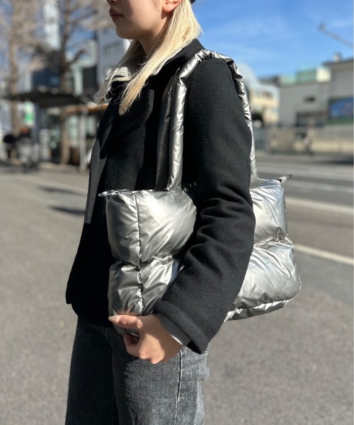 IO（イオ）（イオ）の「HERB/Padding 3Way Tote Bag/３ウェイトートバッグ（トートバッグ・レディース・ダークグレー/ブラック・FREE）」の9枚目の写真