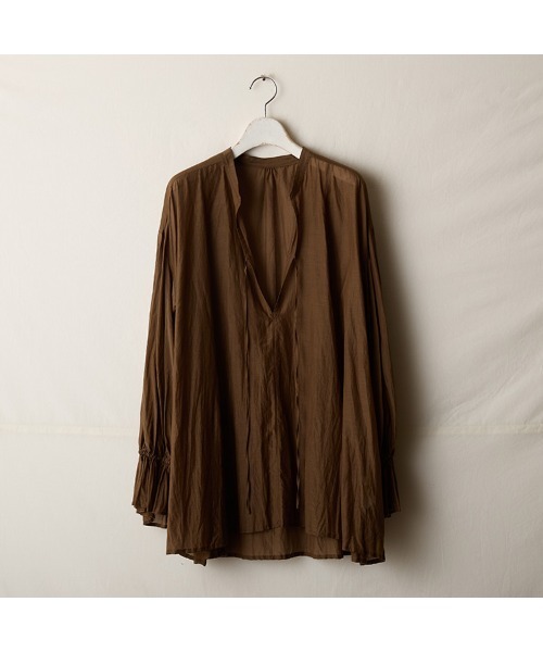 suzuki takayuki(スズキタカユキ)の「smock blouse(シャツ/ブラウス・レディース・ブラウン/アイボリー・FREE)」の2枚目の写真