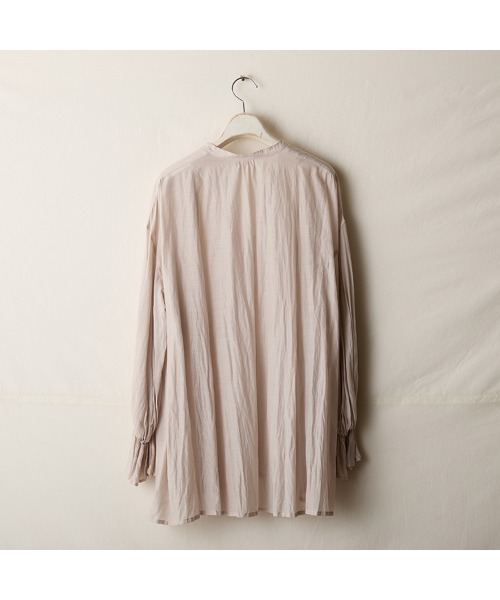 suzuki takayuki(スズキタカユキ)の「smock blouse(シャツ/ブラウス・レディース・ブラウン/アイボリー・FREE)」の3枚目の写真